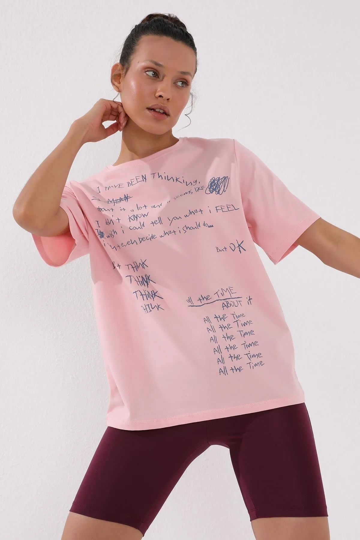 el yazisi baskili o yaka kadin oversize t-shirt - 97137
